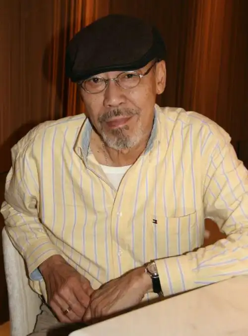 王晶回应被冯淬帆公开痛骂回怼冯淬帆患被害妄想症应该让他继续治疗