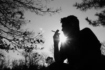 贱人别影响我吃饭的心情一个遭遇背叛的男人的故事