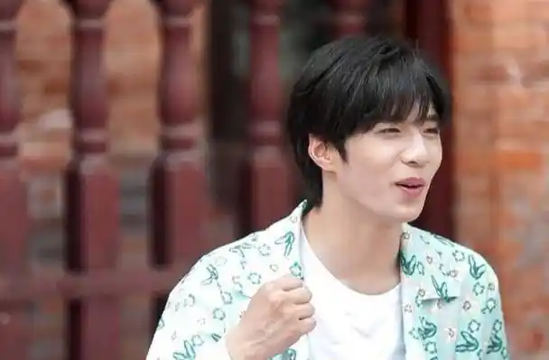 原创原创183刘耀文与181利路修同框身高差咋回事谎报身高可不好