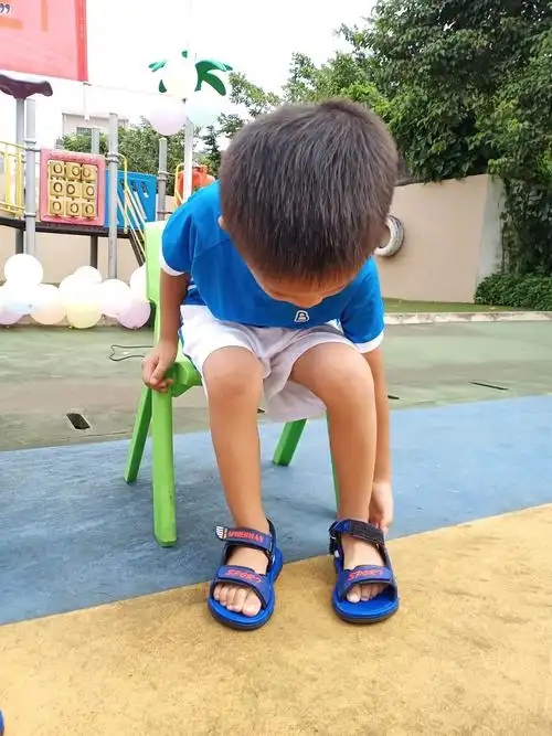 龙门实验幼儿园 —— "宝贝显身手"中二班穿鞋比赛