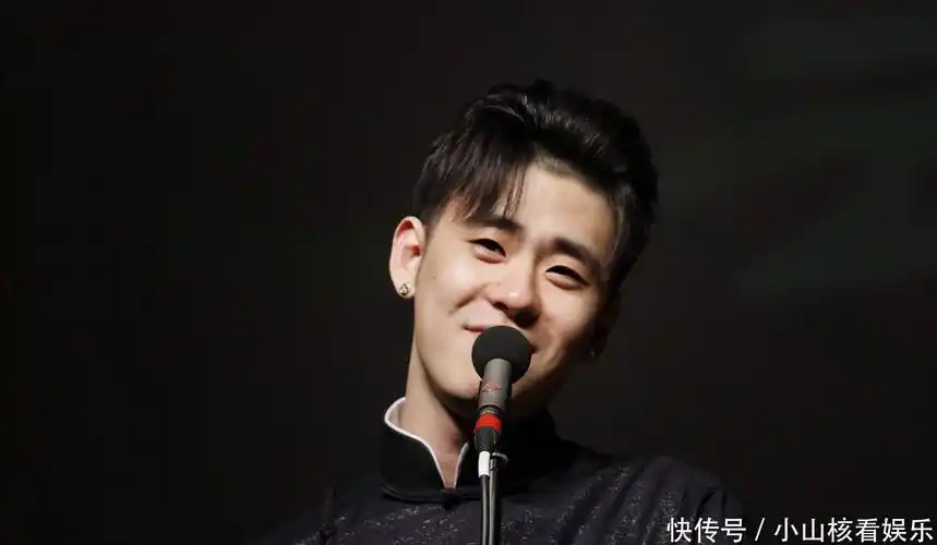 张云雷壁纸动图 张云雷壁纸