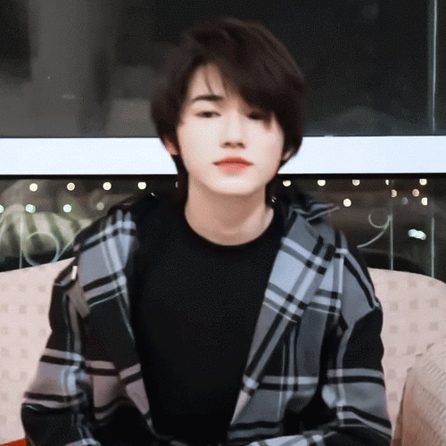 宋亚轩 内娱独一份少年感海胆头