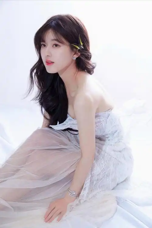 赵露思写真壁纸精选:美丽动人,魅力四溢,尽显独特韵味!