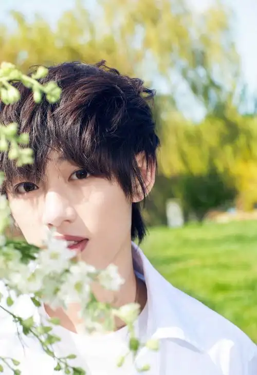 丁程鑫时尚杂志帅气图片写真110