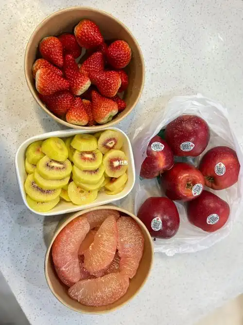 雨天74的幸福窝在家吃水果