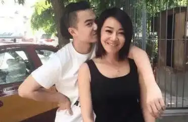 闫妮离婚了吗 闫妮离了几次婚她现任老公是谁