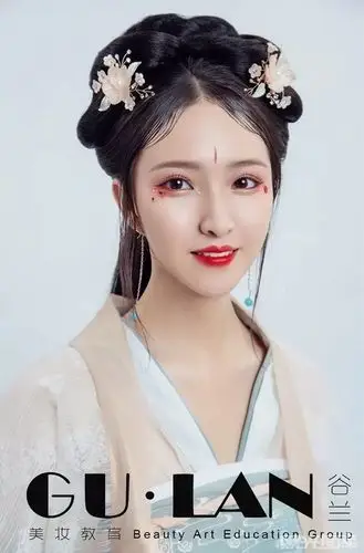 特色的古装新娘妆容造型!