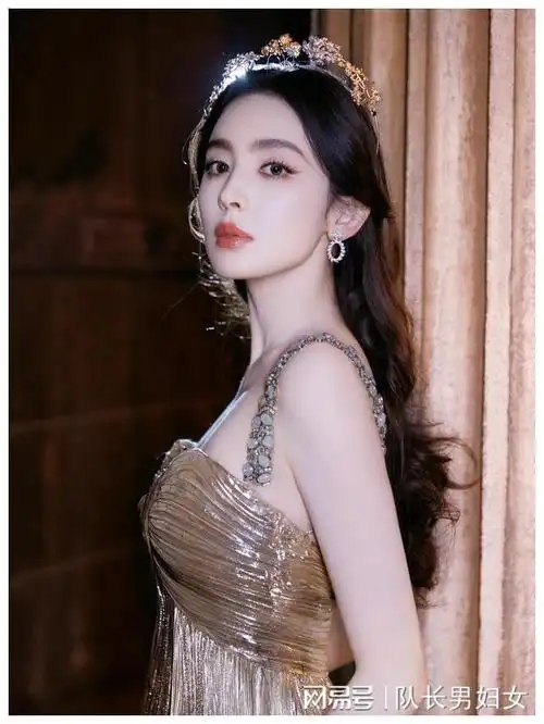 公主般靓丽大方,美背锁骨美不胜收|裙摆|模特|古力娜扎|优雅气质_网易