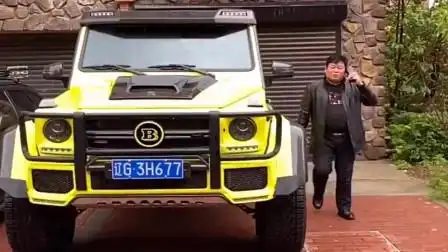 暴发户回到村里摆架子,这样的人你会远离还是假装奉承?