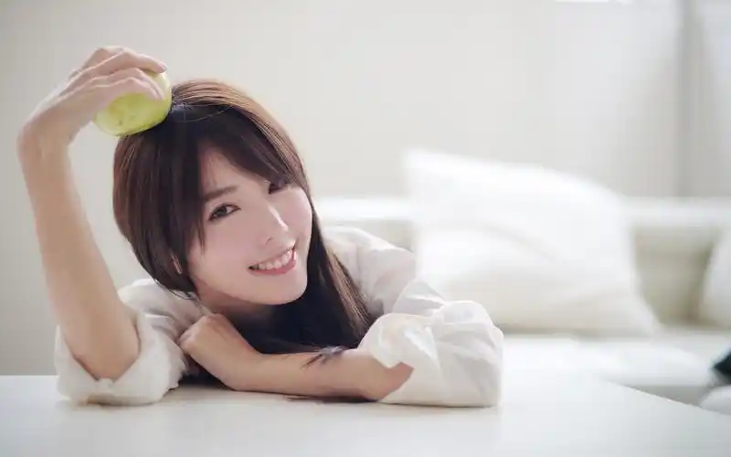 清纯氧气美女居家写真高清桌面壁纸