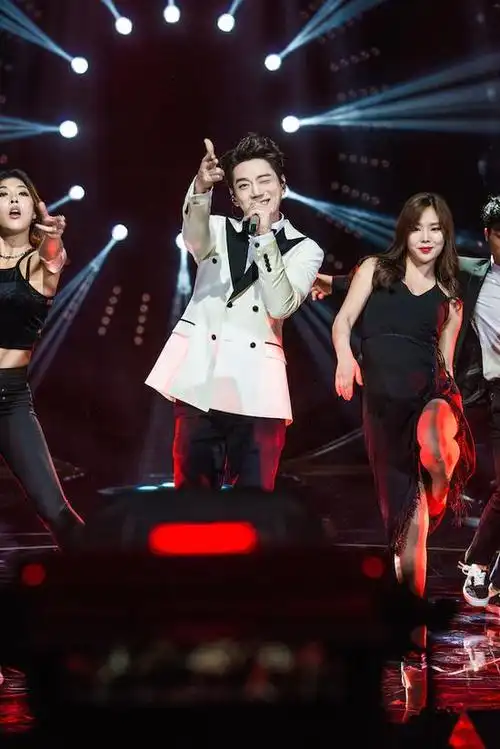 歌手4黄致列甩苦情包袱唱bigbang秀舞艺