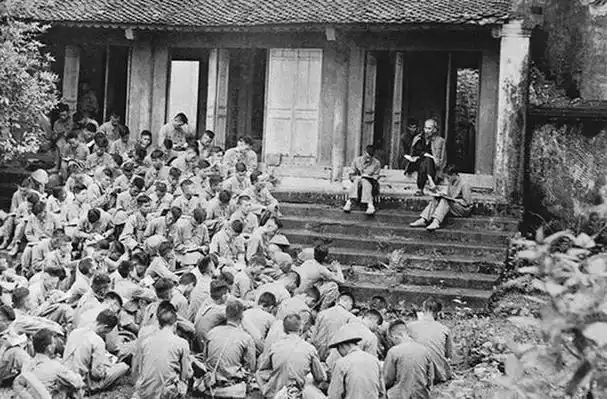 越南废除使用1800年的汉字全民学习罗马拼音如今造成什么影响