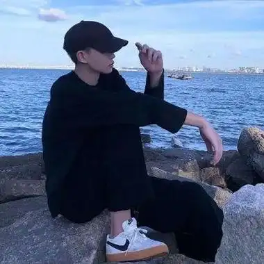 让人掉眼泪的失恋男生伤感头像你担心的所有事都只是虚惊一场