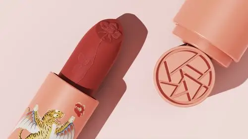 美康粉黛 勇气系列 雕花口红 (1).jpg