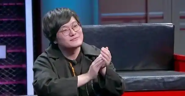 那个时候,他和李诞这两个撰稿高手,可是王自健段子里的常客呢.