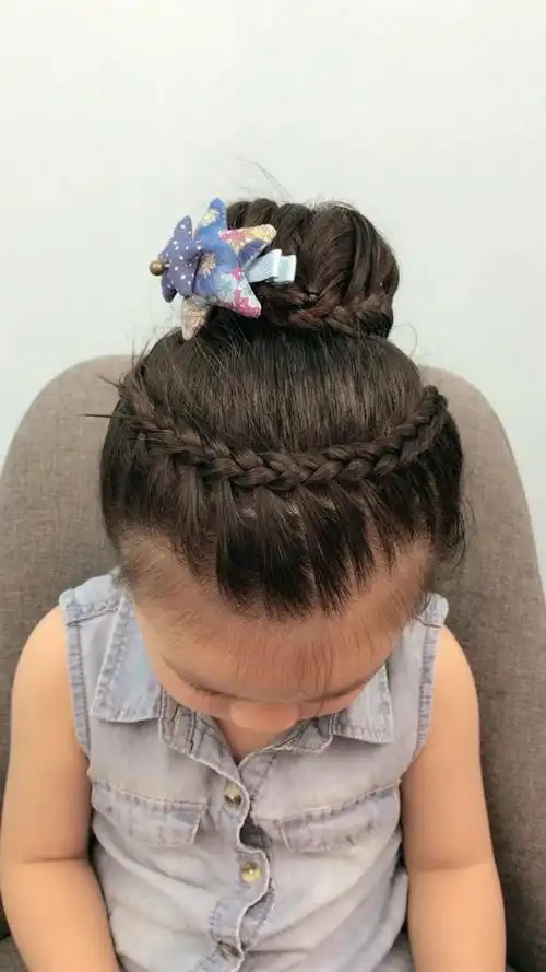 六一儿童编发高丸子头