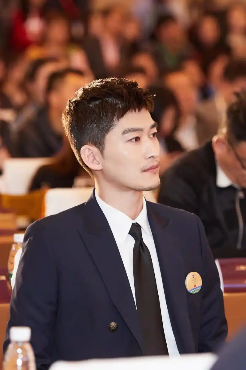 静待这艘满载梦想的大船起航,坐等邮轮史上首位华人副船长丁大副张翰