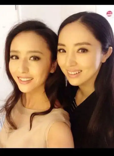 她撞脸董璇,经历丈夫"出轨门",如今活成自己想要的模样?