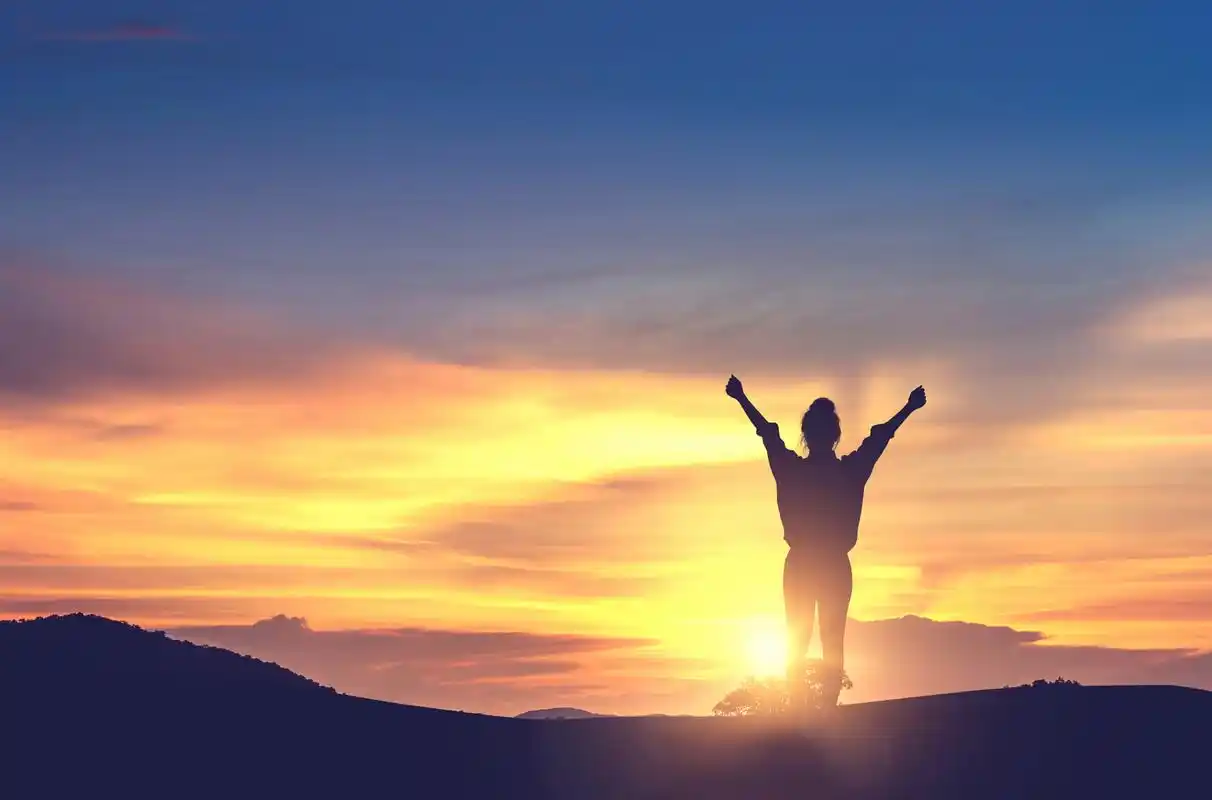 [围观]无论经历多少委屈,都依然坦然地挺起桅杆向着阳光一直前行