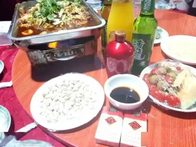 俗话说"烟酒不分家",聚会的时候除了喝酒,抽烟也是一种常态.