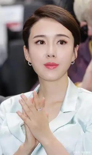 颜丹晨,如天上来的仙女,可爱甜美,魅力迷人