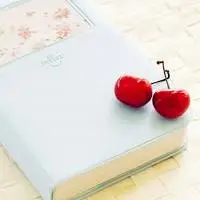 梦中的事,也是我们最值得回忆的,简单小物件清新头像图片-唯美头像