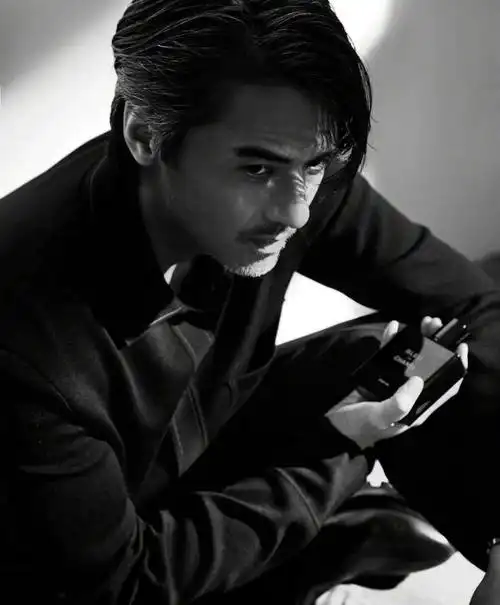 从美少年到帅大叔的冯德伦赏色