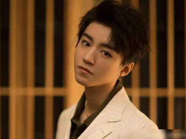 王俊凯新剧官宣看清人物介绍这也不就是本人吗