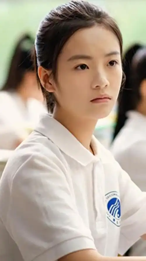 《小欢喜》剧中乔英子有大量哭戏,而生活中李庚希是一枚高颜值可爱的