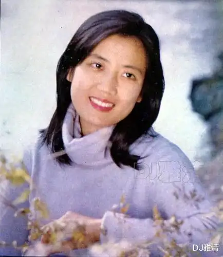 李秀明近照,昔日当红女星,唐国强老搭档,如今65岁,女儿长得像妈妈