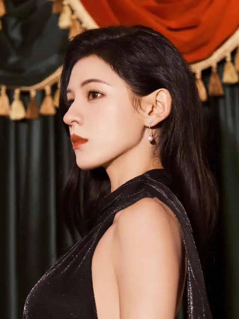 美女# #张予曦# 真是神仙颜值小姐姐,这身高绝对有一米八五吧,大家