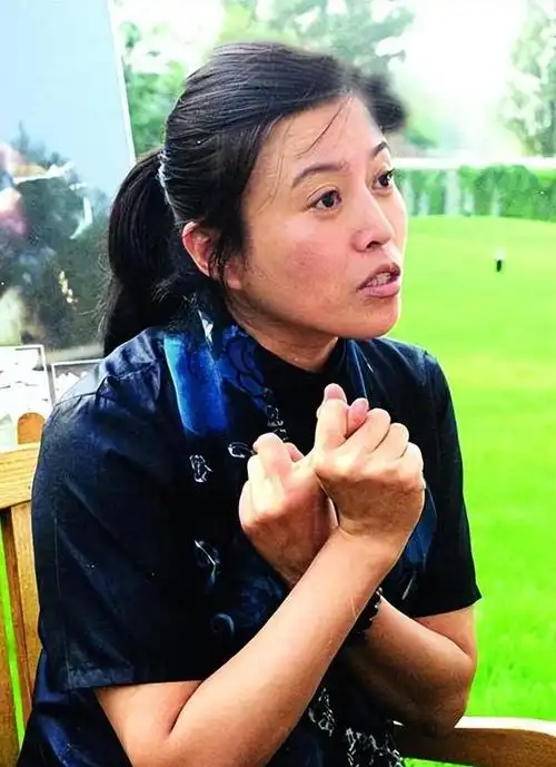 丁嘉丽:曾未婚先孕,4次堕胎,婚内出轨,如今她后悔吗?