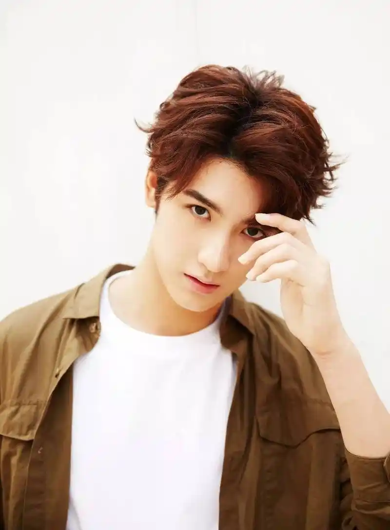 7月9日出生于重庆九龙坡,毕业于四川绵阳艺术学校,中国内地影视男演员