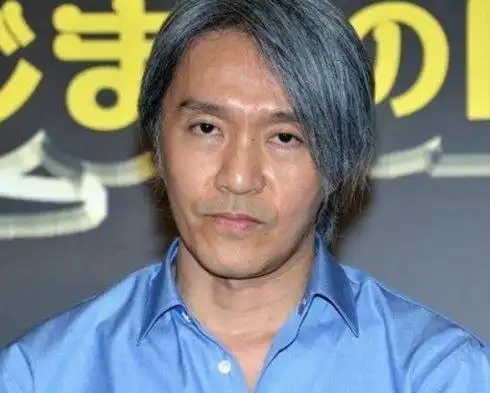 55岁周星驰近照曝光 为什么满头白发,老态毕露?