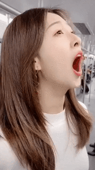 搞笑动态图:女神也会笑得这么开心!搞笑动态图:女神也会笑得这么开心!