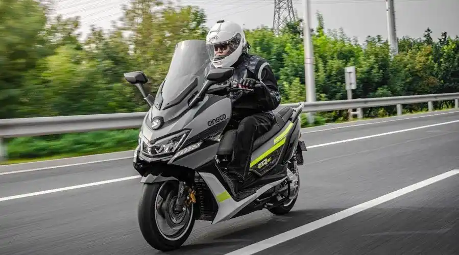 国产大型电动踏板摩托车怎么样?试驾了一下森蓝ert3有些感觉