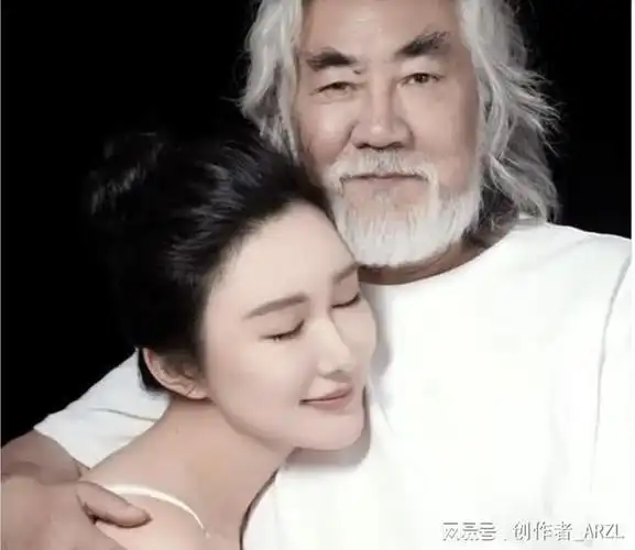 好家伙72岁张纪中生第四胎42岁妻子晒验孕棒网友评论笑翻了