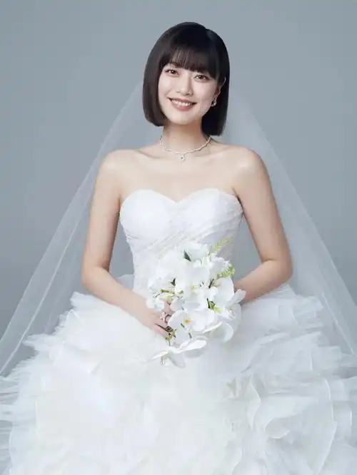 谁说短发拍婚纱照不好看这样简简单单就好