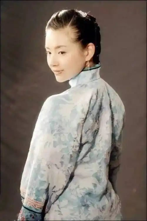 《金粉世家》冷清秋—董洁饰.