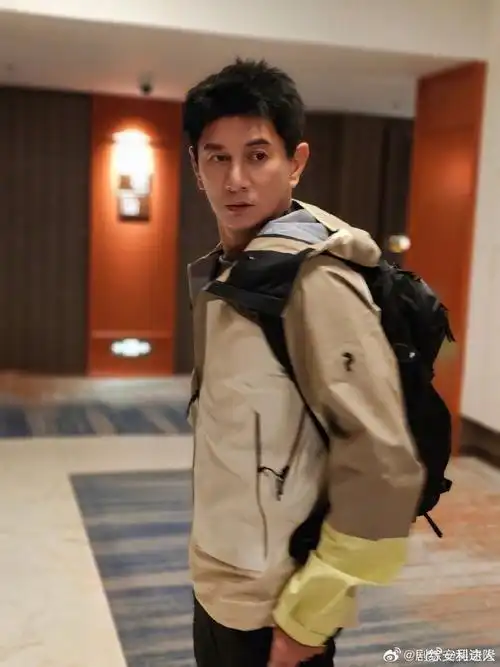 吴奇隆背着刘诗诗偷偷上岛##四爷上岛若曦知道吗