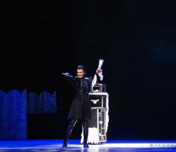 著名青年魔术师刘宇表演现场(曾获第四届百戏奖全国杂技魔术大赛,中国