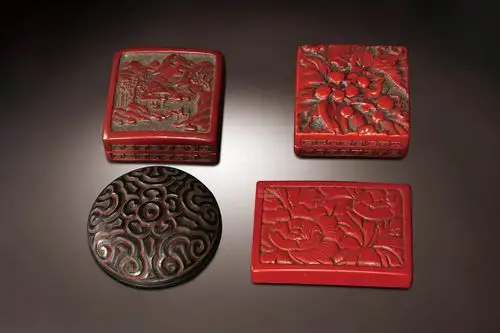 19世纪 日本剔红犀印泥盒