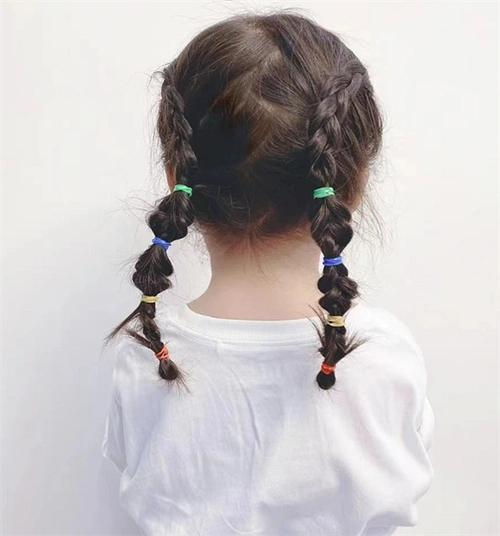 小女孩泡泡辫扎发 可爱软萌气质足_儿童发型 - 美发站