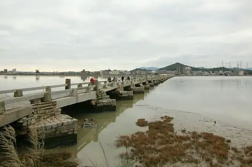 龙江桥位于福建省福清市海口镇,始建于宋,约480米,至今有近千年的历史