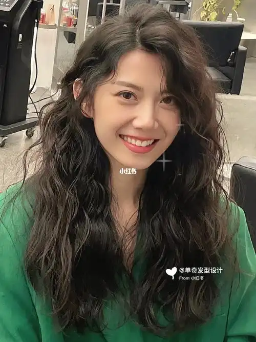 复古港风蛋卷头烫一次就爱上的法式卷发