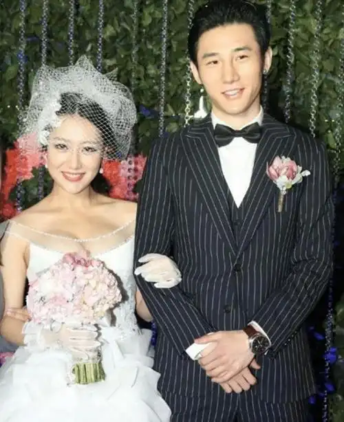 "京城四美"白冰:和小3岁男模闪婚闪离,独自带娃成了单亲妈妈