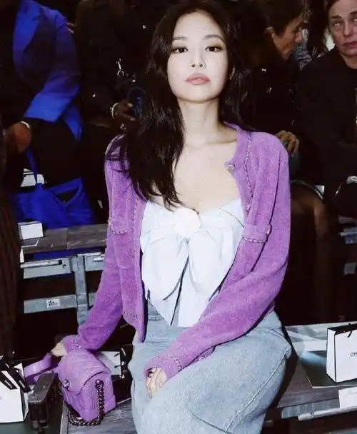 朴敏英和jennie,相差10岁,双双挑战紫色造型,输了年龄赢了气质_设计