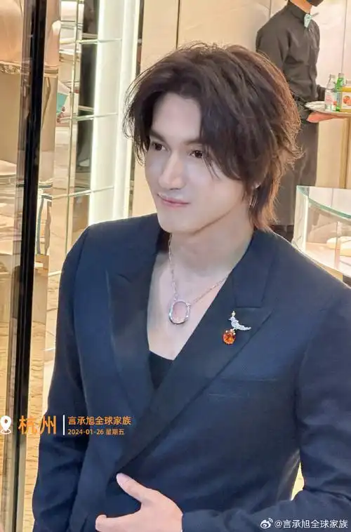 #言承旭活动现场生图##言承旭tiffany蒂芙尼#