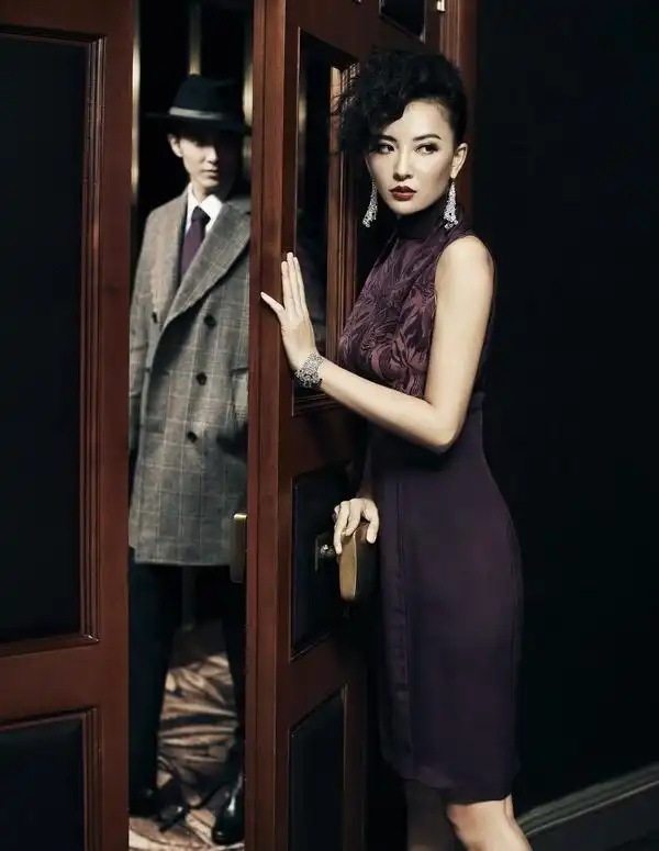 莫小棋为杂志拍怀旧写真 旗袍优雅眼神暧昧迷离