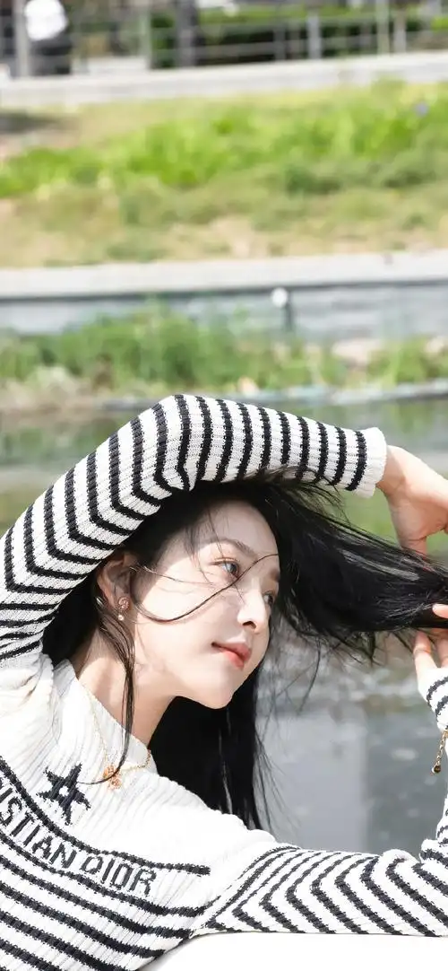 清新甜美少女章若楠手机壁纸